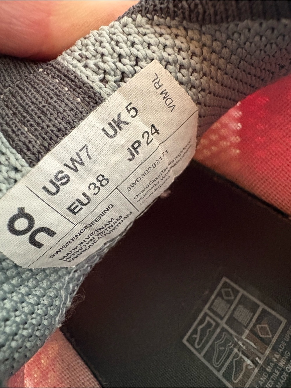 On Running womens sz 7 Cloudnova Sneakers grey/cream/green from Anthropologie - Picture 3 of 4